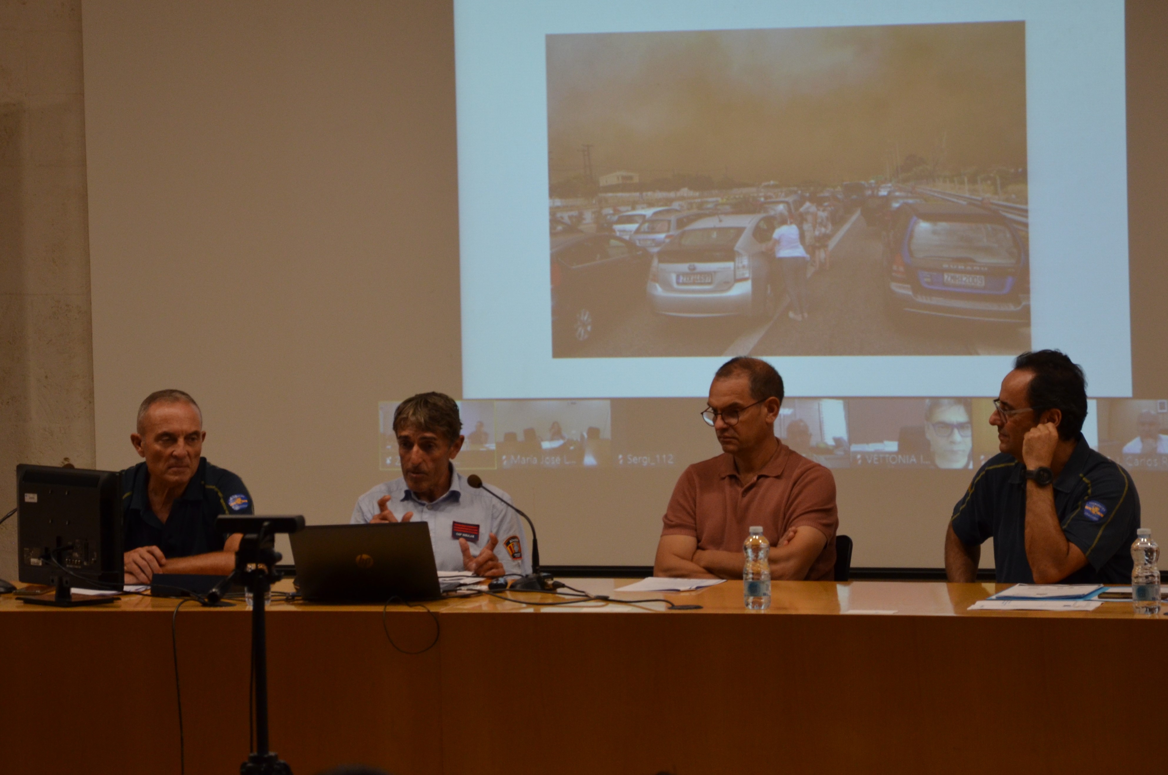 La Planificació de protecció civil front als riscos en els municipis de les Illes Balears. Els Plans Municipals de Protecció Civil.
                                -Dr. Miquel Ballester, tècnic de l’Àrea d’Urbanisme i Medi Ambient de l’Ajuntament de Campos
                                -Sr. Joan Rosselló, Cap de Bombers de Menorca
                                -Sr. Antoni Bernat, Cap del Departament d’Emergències del Govern de les Illes Balears. Direcció General d’Emergències i Interior.
                                Conselleria de Presidència i Administracions Públiques