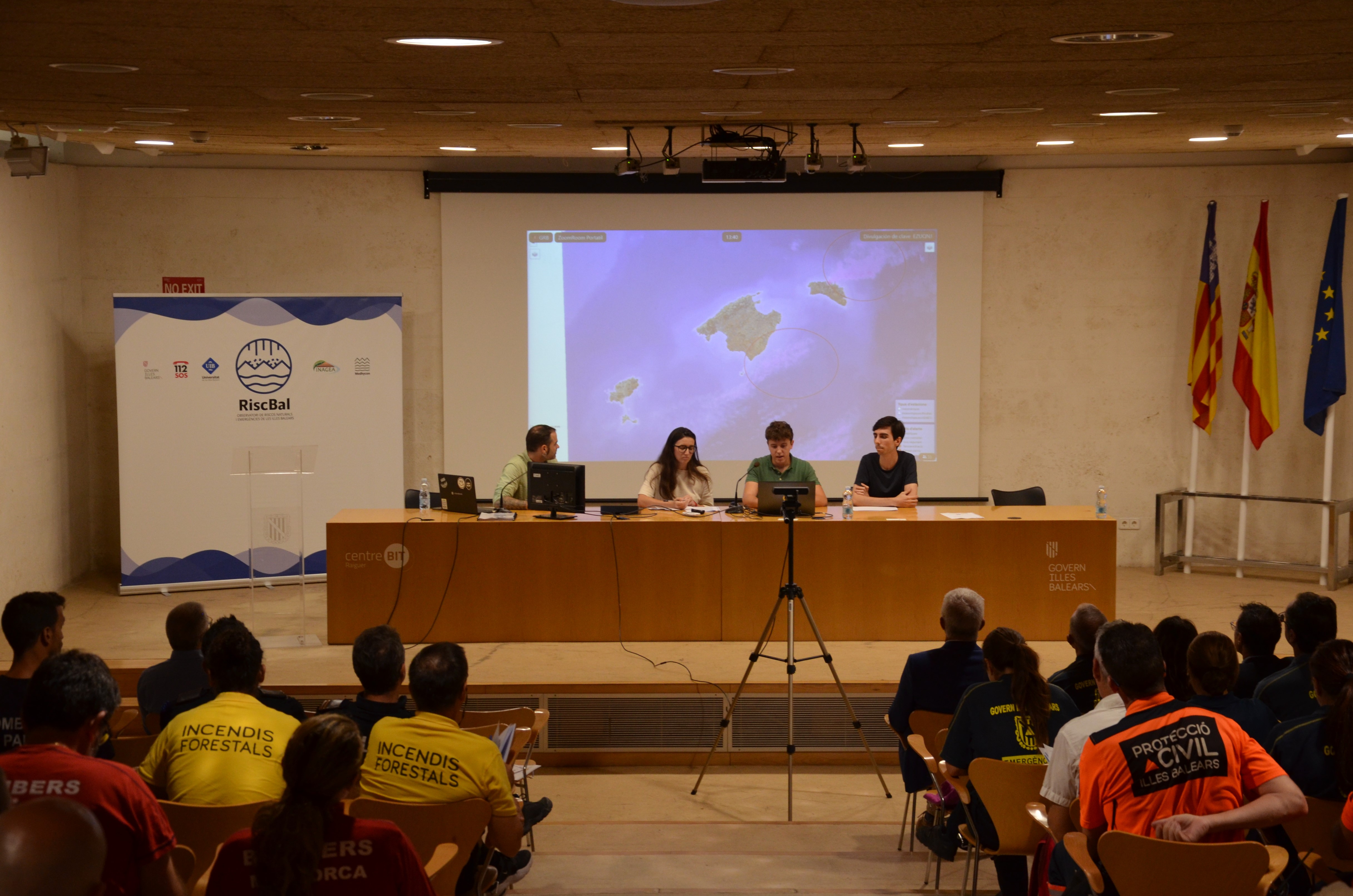 Xarxa de monitoratge RiscBal: plataforma digital de gestió integral dels riscos naturals a les Illes Balears
                                -Sra. Marta Rodríguez Jiménez, Tècnica Superior en Matemàtiques a RiscBal
                                -Sr. Jaume Ordinas Serra, Tècnic en Gestió de Bases de Dades a RiscBal
                                -Sr. Bartomeu Ramis Tarragó, Tècnica Superior en Informàtica a RiscBal
                                Observatori de Riscos Naturals i Emergències de les Illes Balears -RiscBal 